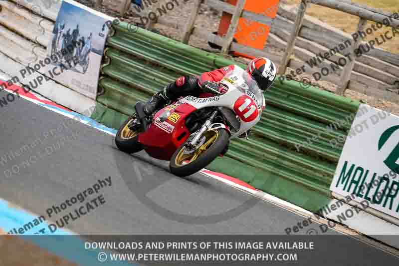 Vintage motorcycle club;eventdigitalimages;mallory park;mallory park trackday photographs;no limits trackdays;peter wileman photography;trackday digital images;trackday photos;vmcc festival 1000 bikes photographs